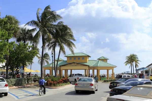 Lauderdale przez ocean burzliwe morze, Floryda, — Zdjęcie stockowe