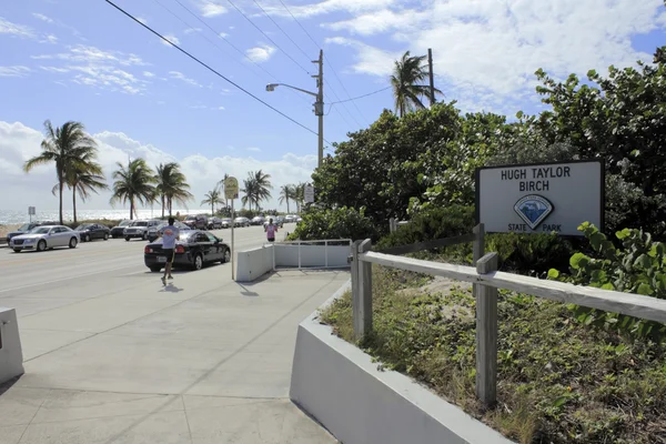 Birch State Park Sign and Beach — Stock Photo, Image