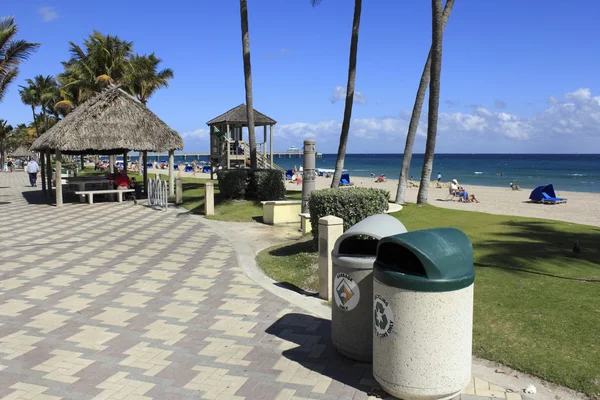 Mantener la playa limpia — Foto de Stock