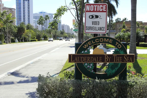 Willkommensschild in Lauderdale am Meer, Florida — Stockfoto