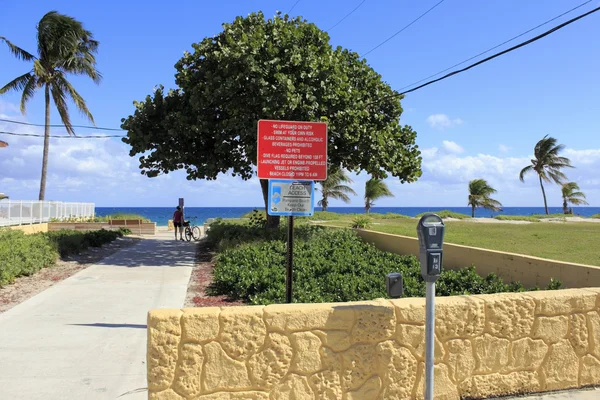 Eingang zum Strand von Pompano, Florida — Stockfoto