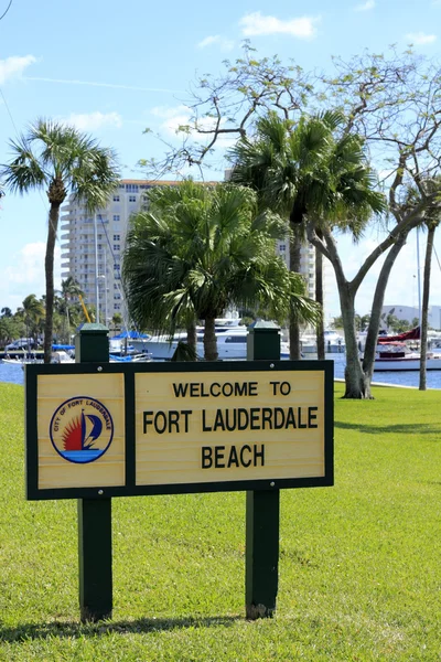 Fort lauderdale beach işaret e hoş geldiniz — Stok fotoğraf