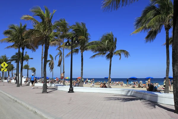 Jarní prázdniny davu na cortez beach — Stock fotografie