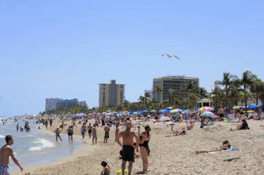 çok kalabalık las olas beach