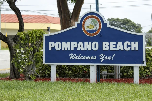 Sinal de boas-vindas da cidade de Pompano Beach, Flórida — Fotografia de Stock