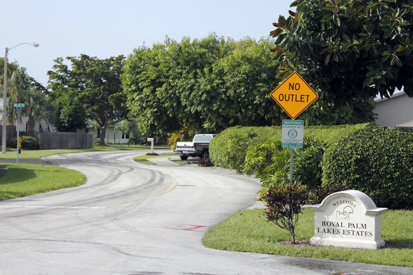 Royal Palm Lakes Estates Welcome Sign — Stock Photo, Image