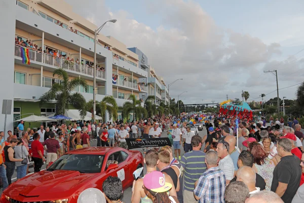 Corredores delanteros marchando — Foto de Stock