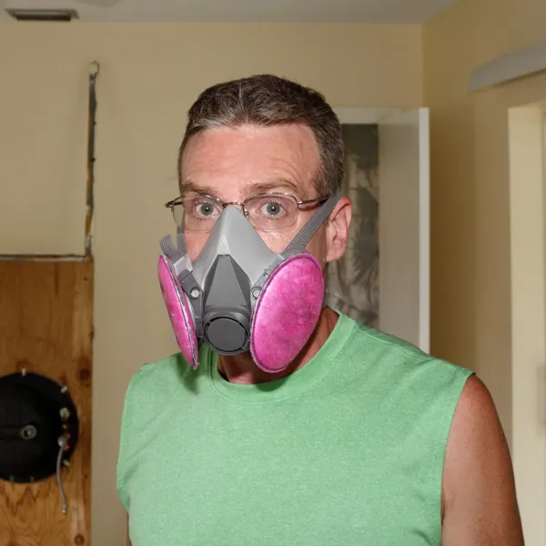 Wearing a Mold Mask — Stock Photo, Image