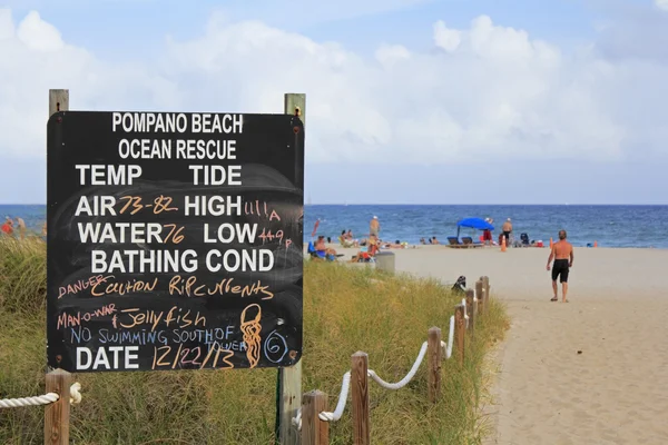 Pompano Strand Ozean Rettungsschild — Stockfoto