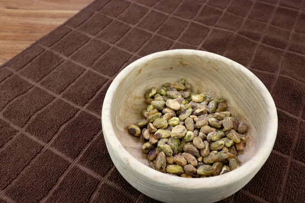 Shelled Pistachio Nut Sea Salt Wood Bowl Brown Towel Close — Stock Photo, Image