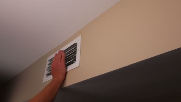 Hand Feeling Air Flow Home Air Duct Vent Wall Adult — ストック動画