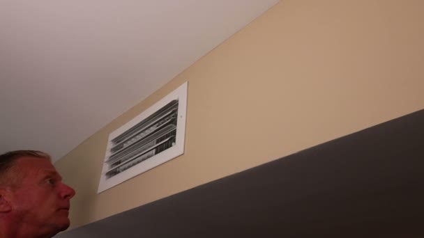 Man Looking Air Duct Outflow Vent Home Wall Ceiling Mature — ストック動画