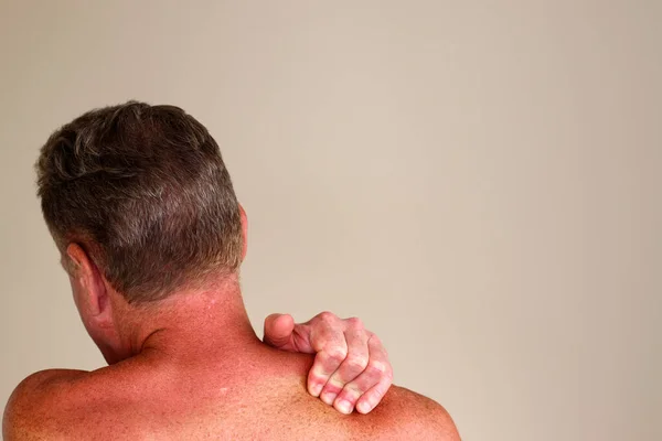 Left Fingers Hand Shirtless Mature White Male Brown Hair Massaging — Stock Photo, Image