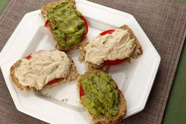 Four Half Slices Sprouted Grain Bread Two Them Garlic Hummus — Stock Photo, Image