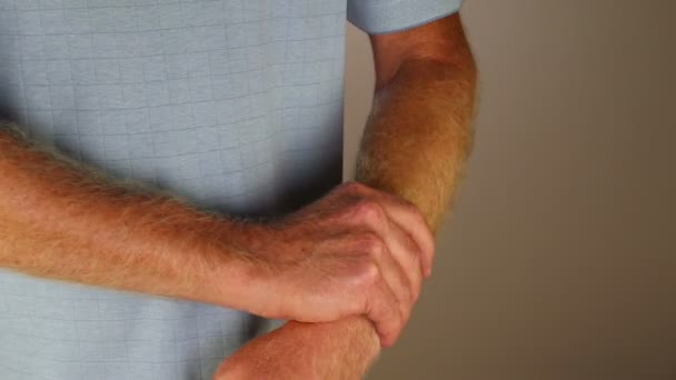Self Massaging Left Forearm Mature Man Close Close Self Massage – Stock-video