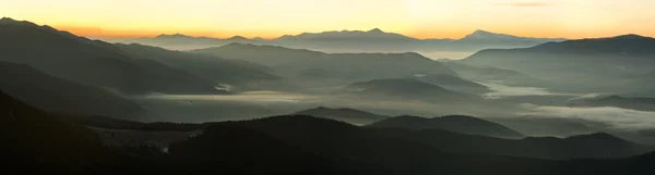 Dawn above highest ukrainian peaks — Stock Photo, Image