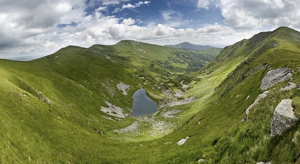 Jezioro Brebeneskuł (1800 m) — Zdjęcie stockowe