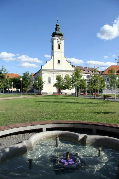 Fountain and church — Stock Photo, Image