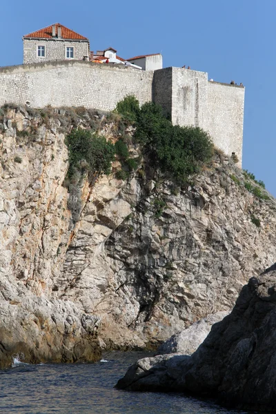 Kayalar ve kale — Stok fotoğraf