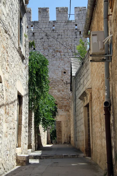 Strada e fortezza — Foto Stock