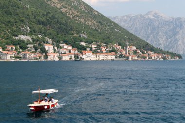 Tekne ve perast