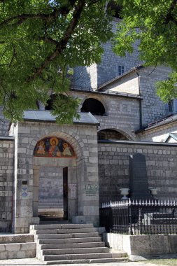 manastırın kapısı