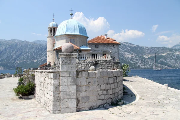 Chiesa sull'isola — Foto Stock