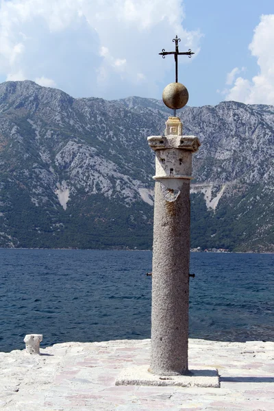 Cross on the column — Stock Photo, Image