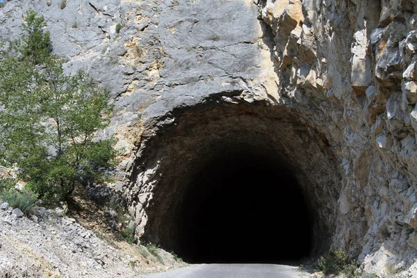 黑暗的隧道 — 图库照片