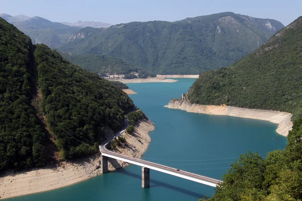 Bridge and Piva lake — Stock Photo, Image