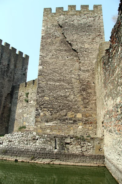 Torres y zanja de siervos — Foto de Stock