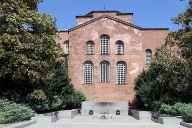 Kilise ve anıt