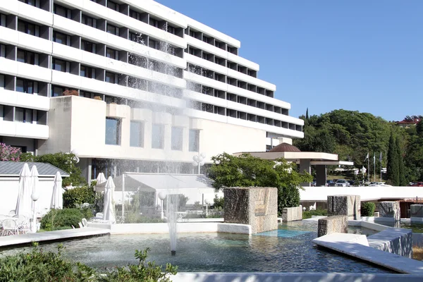 サンダンスキーの大きなホテルと噴水 — ストック写真