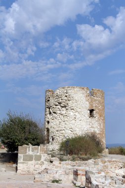 yuvarlak kule