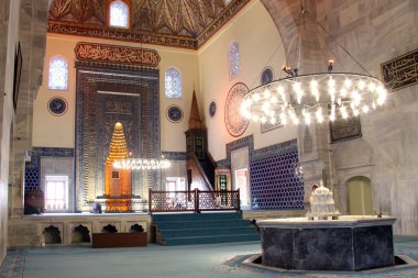 yeshil cami içinde