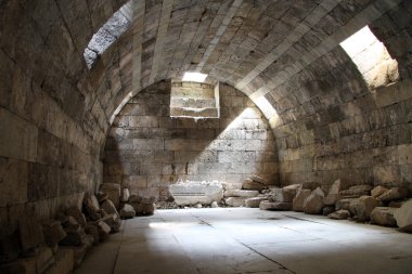 zeus Tapınağı altında Bodrum