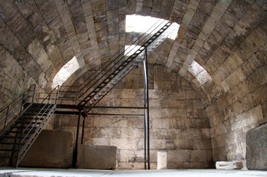 zeus Tapınağı altında Bodrum