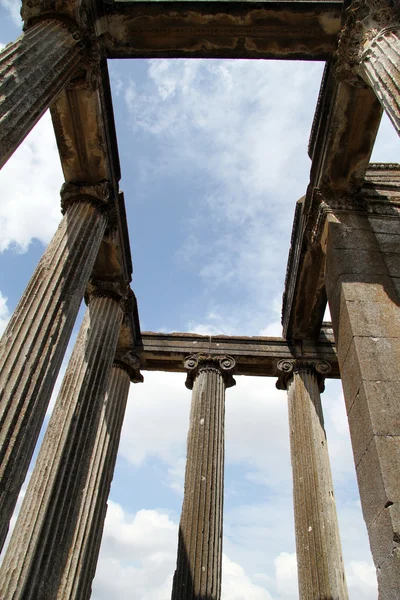 Colonnes du temple Zeus — Photo