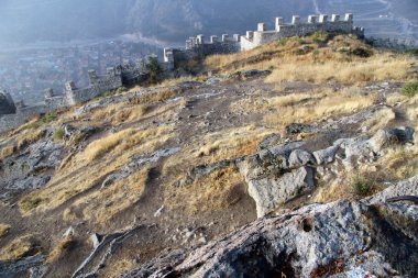 Kalenin duvar kalıntıları