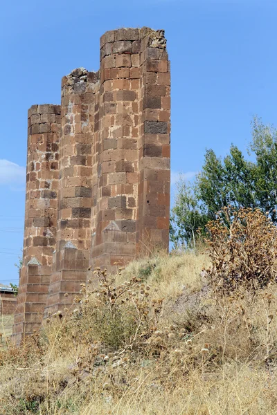 Ruines de mur à Ahlat — Photo