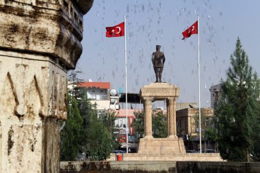 Çeşme ve Atatürk
