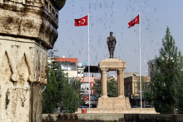 Fountain and Ataturk — Stock Photo, Image