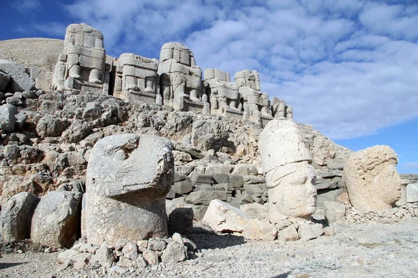 Başları ve taht — Stok fotoğraf