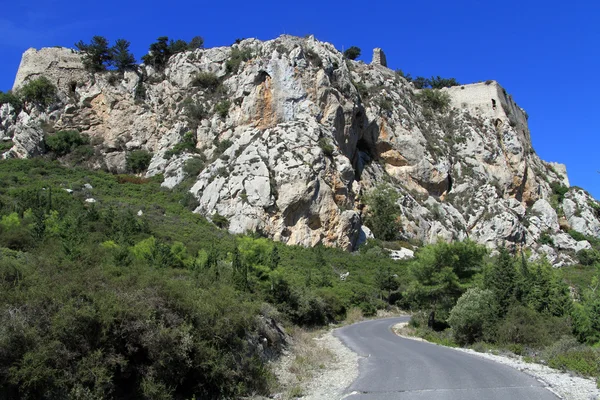 Strada e castello — Foto Stock