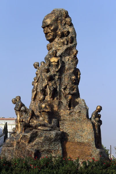 Bronze monument — Stock Photo, Image