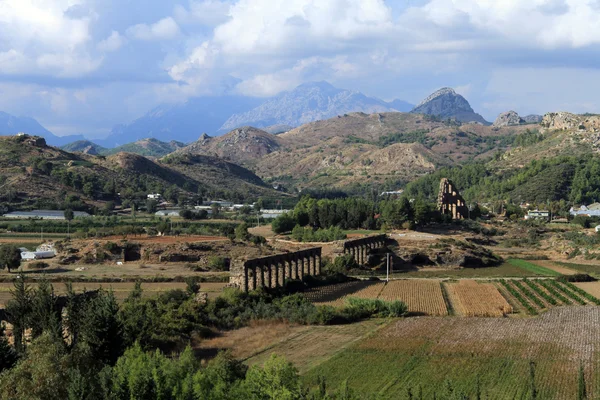 Ruins of aqueduct — Stock Photo, Image