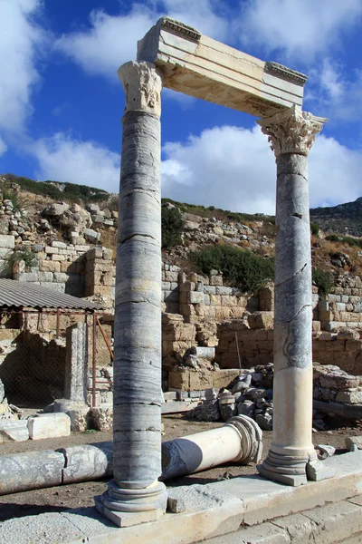 Arco y ruinas — Foto de Stock