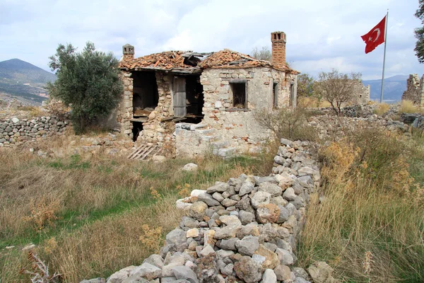 Bandiera e casa turche — Foto Stock