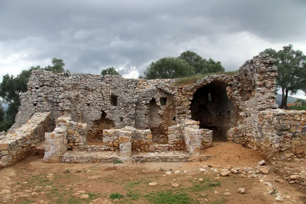 Rovine e suolo rosso — Foto Stock