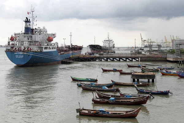 Cargo ship and boats — Stock Photo, Image